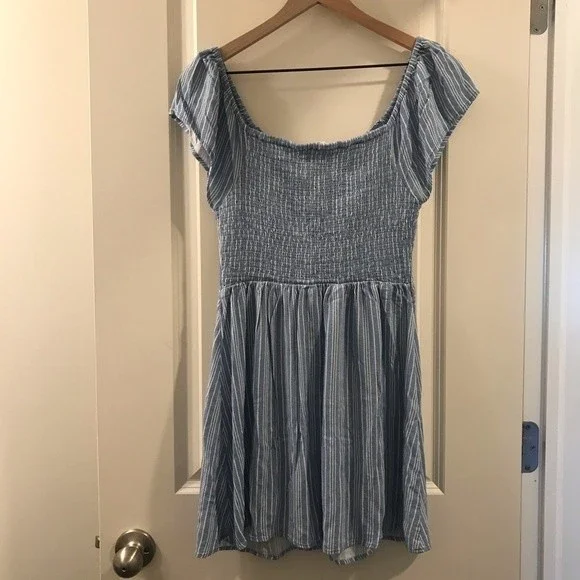 Aeropostale Blue and White Striped Keyhole Smocked Mini Dress - Size Large - Picture 10 of 13